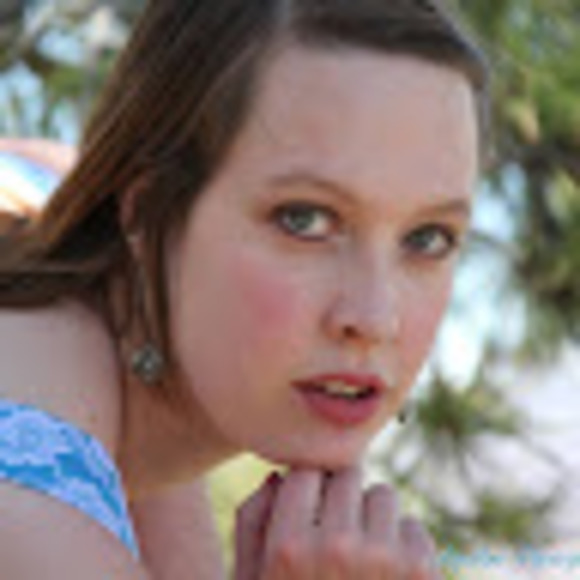 Meet your Posher, Rae - Picture 1 of 1